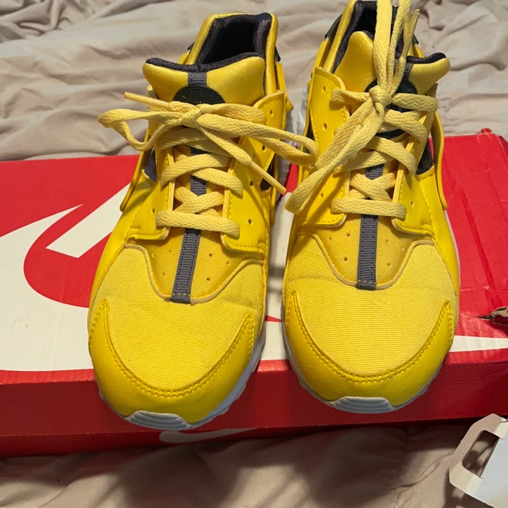 Nike huaraches 3 youth